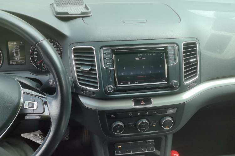 Used Volkswagen Sharan 2016 380TSI Comfort Edition 7-Seater Audio And AC Panel