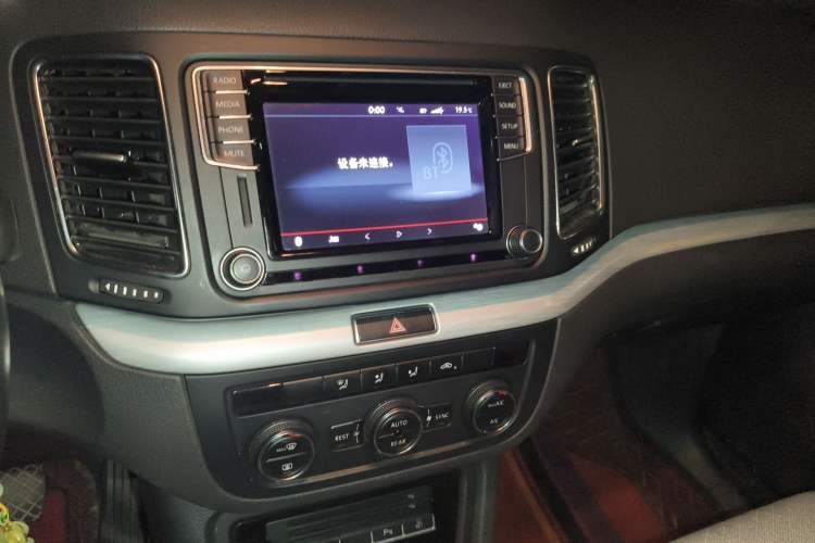 Used Volkswagen Sharan 2016 280TSI Enjoyment Model 7-Seater Audio And AC Panel