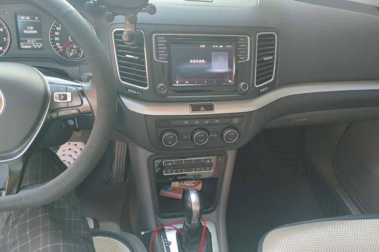 Used Volkswagen Sharan 2016 380TSI Comfort Edition 7-Seater Audio And AC Panel