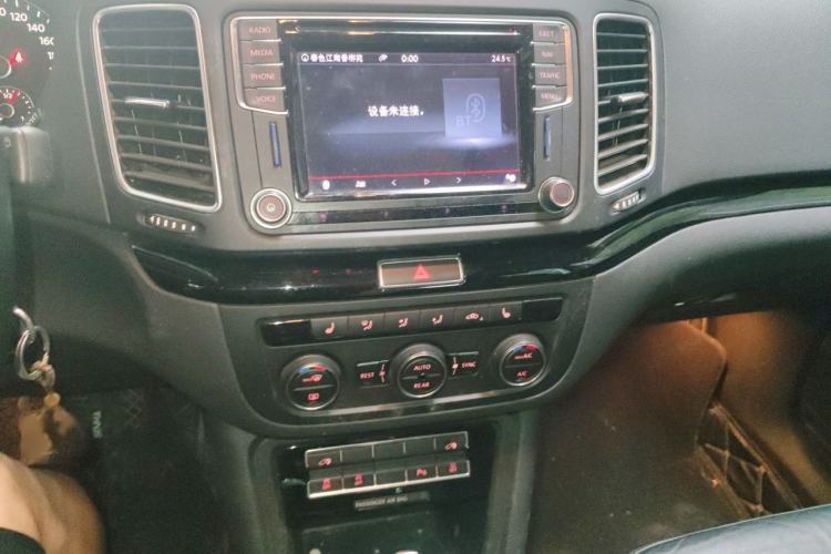 Used Volkswagen Sharan 2016 380TSI Luxury 7-Seater Audio And AC Panel