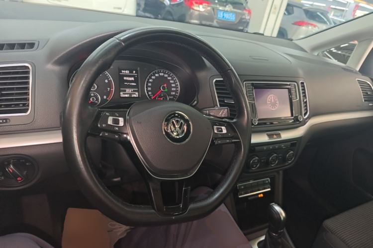 Used Volkswagen Sharan 2016 380TSI Comfort Edition 7-Seater Center Console