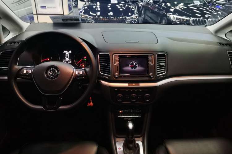 Used Volkswagen Sharan 2016 380TSI Comfort Edition 7-Seater Center Console