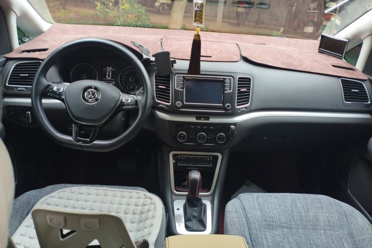 Used Volkswagen Sharan 2016 380TSI Comfort Edition 7-Seater Center Console
