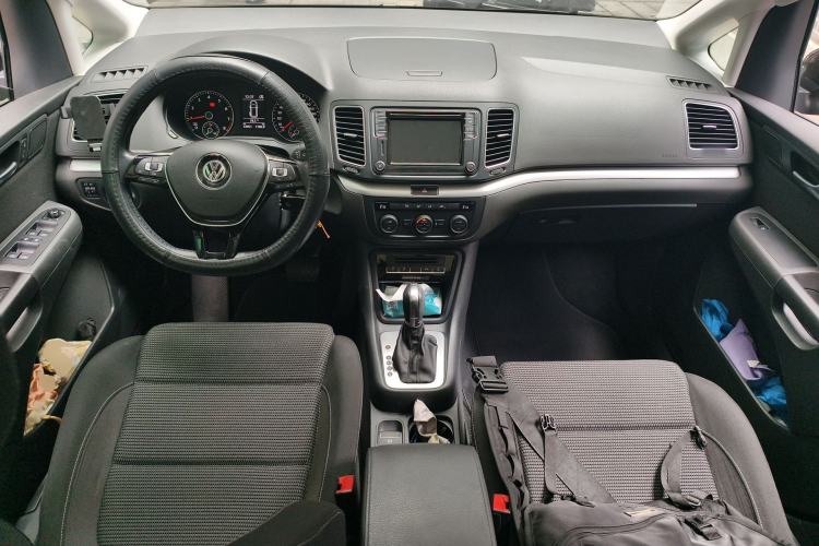 Used Volkswagen Sharan 2016 280TSI Enjoyment Model 7-Seater Center Console