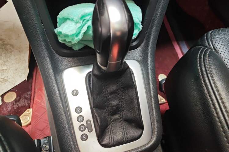 Used Volkswagen Sharan 2016 280TSI Enjoyment Model 7-Seater Gear Lever