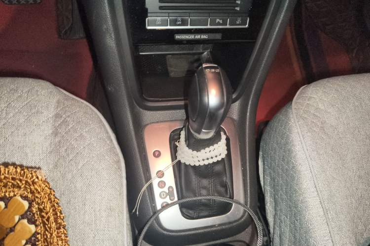 Used Volkswagen Sharan 2016 280TSI Enjoyment Model 7-Seater Gear Lever