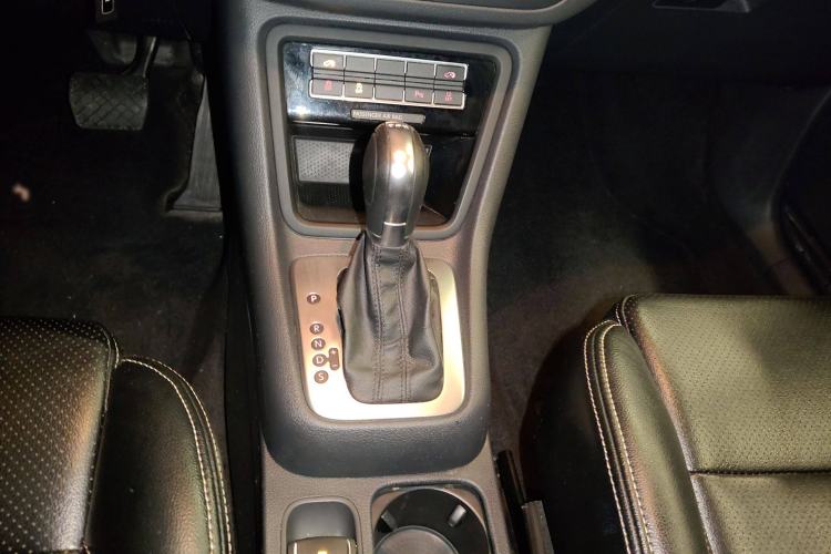 Used Volkswagen Sharan 2016 380TSI Comfort Edition 7-Seater Gear Lever