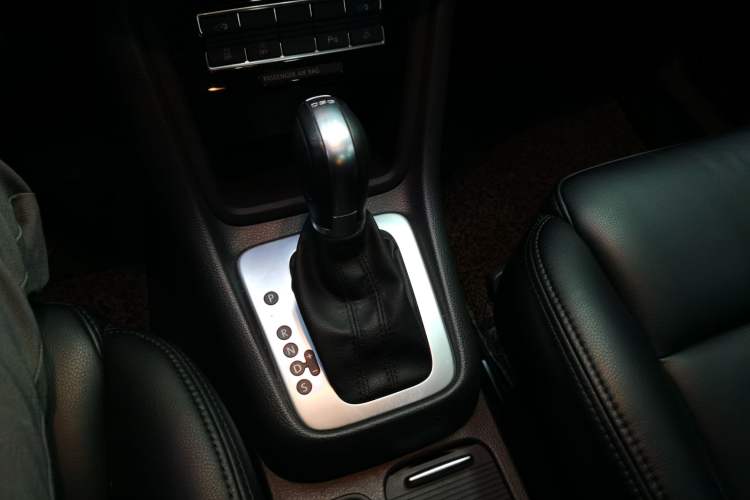 Used Volkswagen Sharan 2016 380TSI Comfort Edition 7-Seater Gear Lever