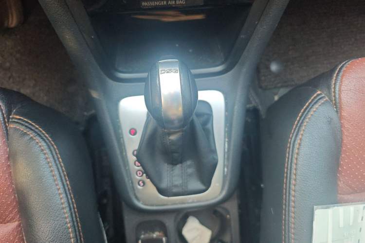 Used Volkswagen Sharan 2016 280TSI Enjoyment Model 7-Seater Gear Lever