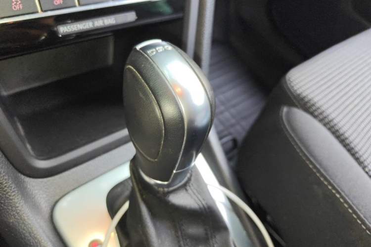 Used Volkswagen Sharan 2016 380TSI Comfort Edition 7-Seater Gear Lever