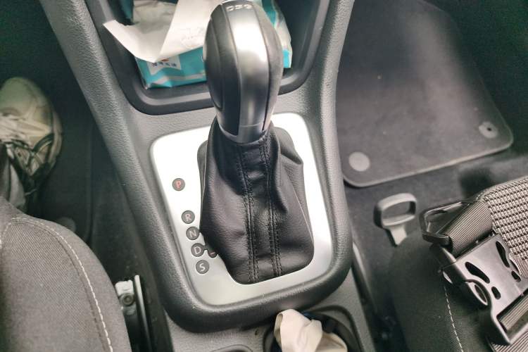 Used Volkswagen Sharan 2016 280TSI Enjoyment Model 7-Seater Gear Lever