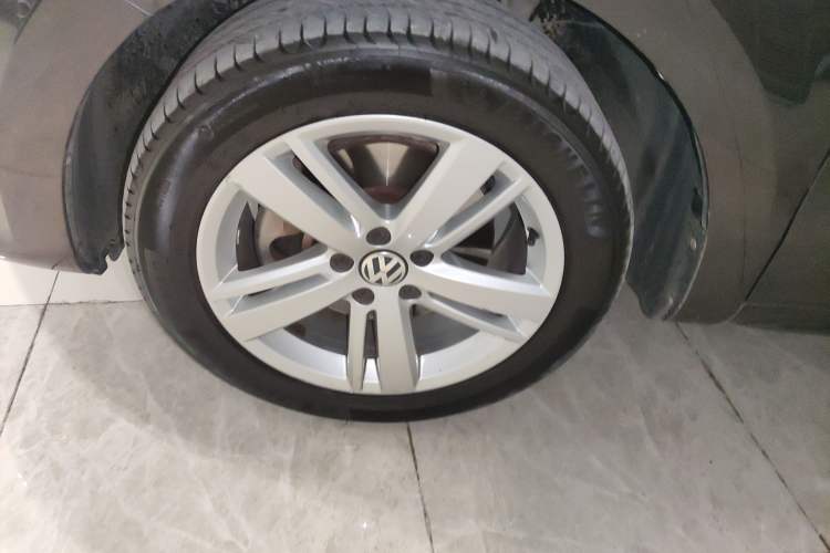 Used Volkswagen Sharan 2016 380TSI Comfort Edition 7-Seater Left Front Wheel Hub