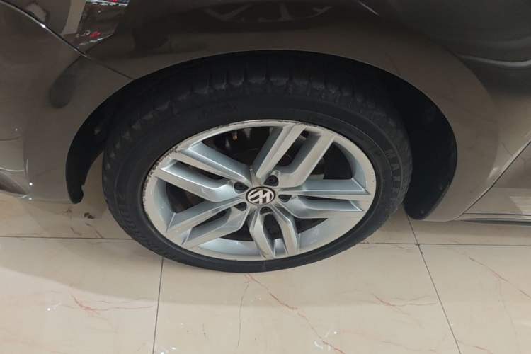 Used Volkswagen Sharan 2016 380TSI Comfort Edition 7-Seater Left Front Wheel Hub