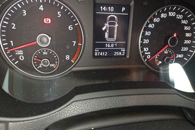 Used Volkswagen Sharan 2016 380TSI Comfort Edition 7-Seater Odometer Close Up