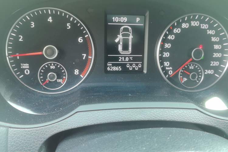 Used Volkswagen Sharan 2016 380TSI Comfort Edition 7-Seater Odometer Close Up