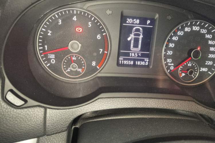 Used Volkswagen Sharan 2016 280TSI Enjoyment Model 7-Seater Odometer Close Up