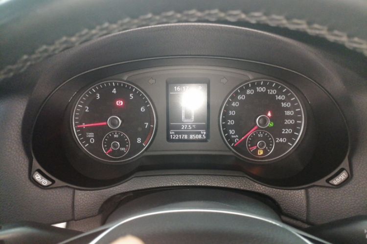 Used Volkswagen Sharan 2016 380TSI Comfort Edition 7-Seater Odometer Close Up