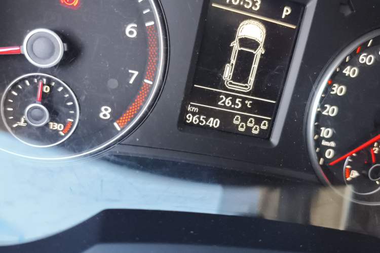 Used Volkswagen Sharan 2016 380TSI Comfort Edition 7-Seater Odometer Close Up