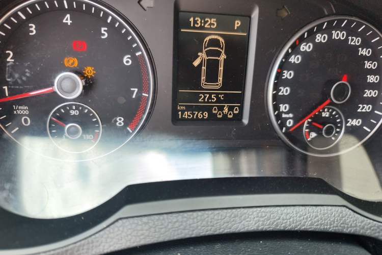 Used Volkswagen Sharan 2016 380TSI Comfort Edition 7-Seater Odometer Close Up