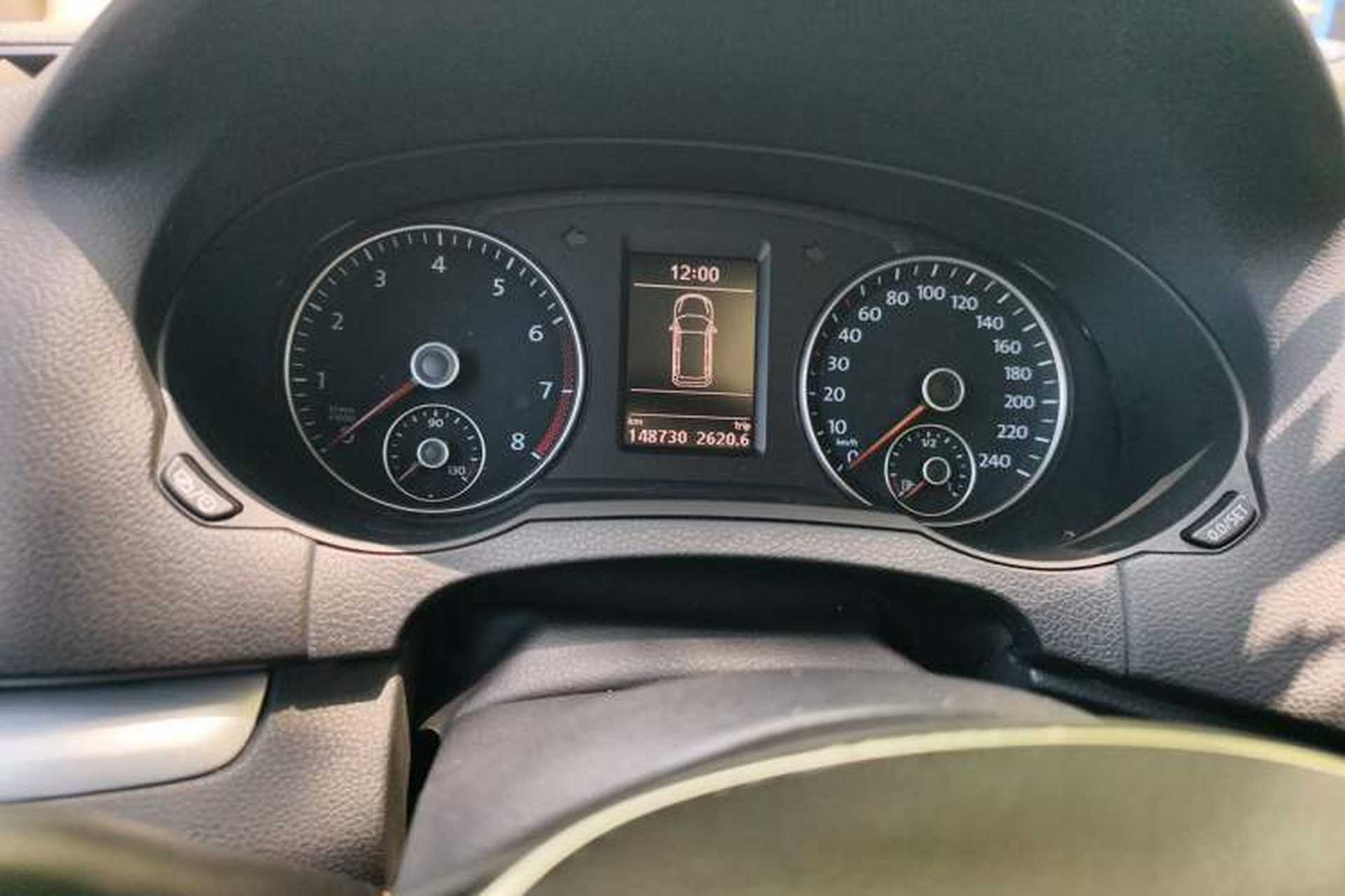 Used Volkswagen Sharan 2016 380TSI Comfort Edition 7-Seater Odometer Close Up