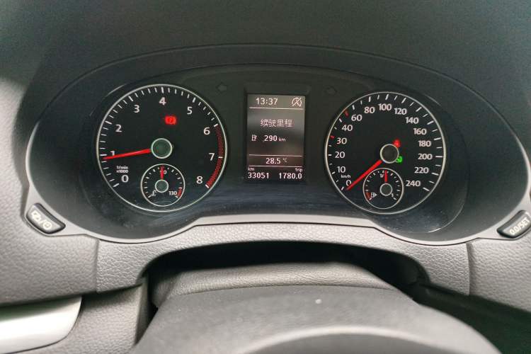 Used Volkswagen Sharan 2016 280TSI Enjoyment Model 7-Seater Odometer Close Up