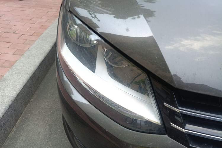 Used Volkswagen Sharan 2016 280TSI Enjoyment Model 7-Seater Right Front Headlight