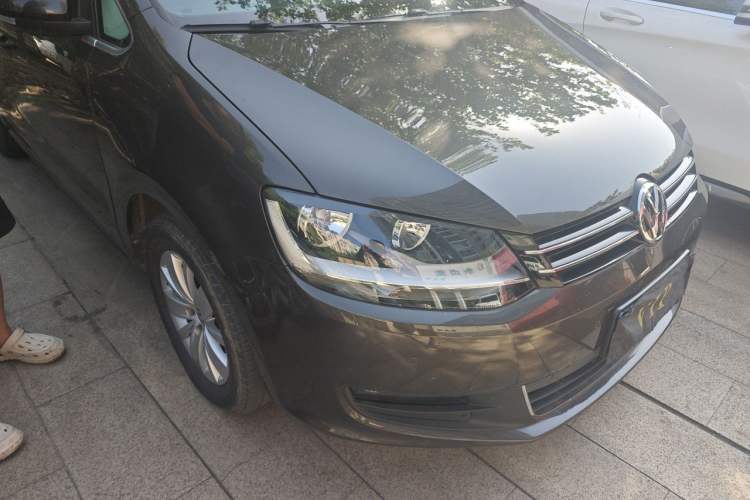 Used Volkswagen Sharan 2016 280TSI Enjoyment Model 7-Seater Right Front Headlight