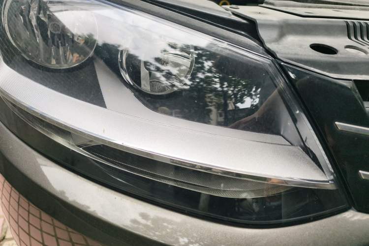 Used Volkswagen Sharan 2016 280TSI Enjoyment Model 7-Seater Right Front Headlight