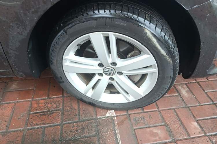 Used Volkswagen Sharan 2016 380TSI Comfort Edition 7-Seater Right Front Wheel Hub
