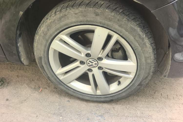 Used Volkswagen Sharan 2016 380TSI Comfort Edition 7-Seater Right Front Wheel Hub