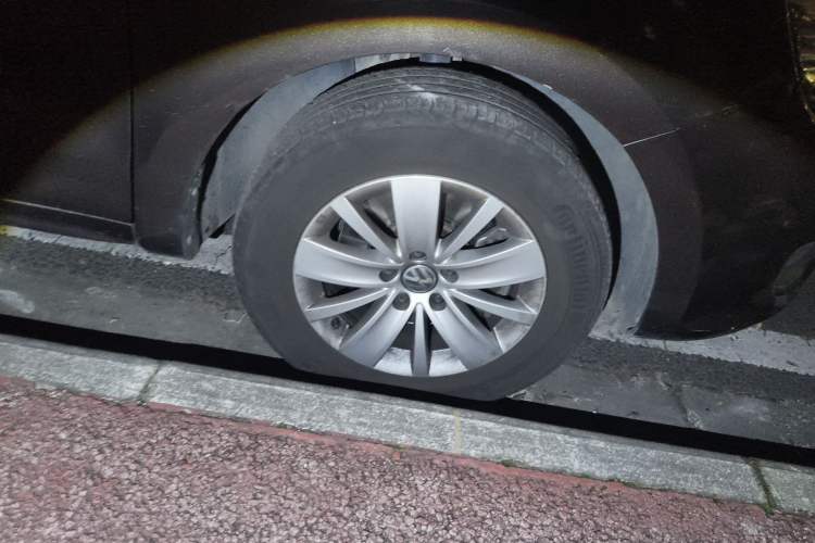 Used Volkswagen Sharan 2016 280TSI Enjoyment Model 7-Seater Right Front Wheel Hub