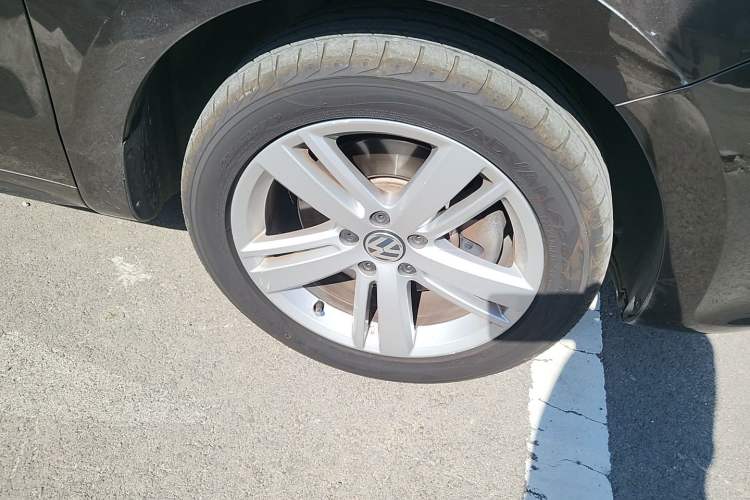 Used Volkswagen Sharan 2016 380TSI Comfort Edition 7-Seater Right Front Wheel Hub