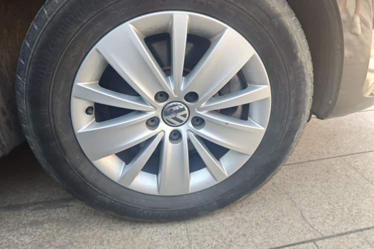 Used Volkswagen Sharan 2016 280TSI Enjoyment Model 7-Seater Right Front Wheel Hub