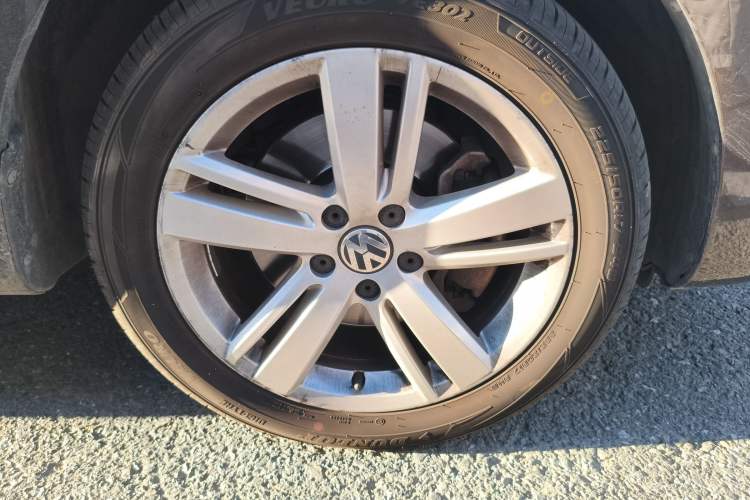 Used Volkswagen Sharan 2016 380TSI Comfort Edition 7-Seater Right Front Wheel Hub