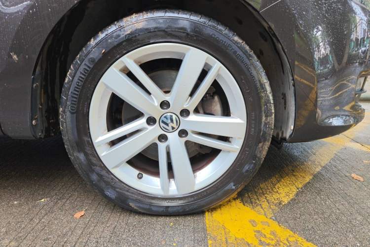 Used Volkswagen Sharan 2016 380TSI Comfort Edition 7-Seater Right Front Wheel Hub