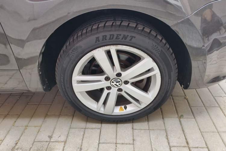 Used Volkswagen Sharan 2016 380TSI Comfort Edition 7-Seater Right Front Wheel Hub
