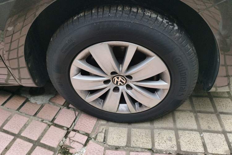 Used Volkswagen Sharan 2016 280TSI Enjoyment Model 7-Seater Right Front Wheel Hub