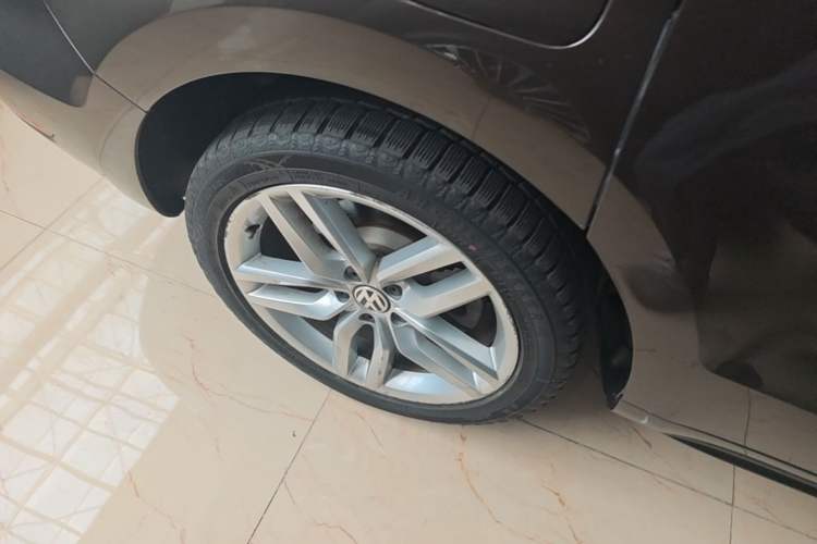 Used Volkswagen Sharan 2016 380TSI Comfort Edition 7-Seater Right Rear Wheel Hub