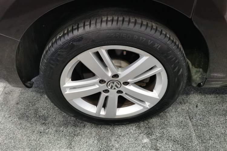Used Volkswagen Sharan 2016 380TSI Comfort Edition 7-Seater Right Rear Wheel Hub