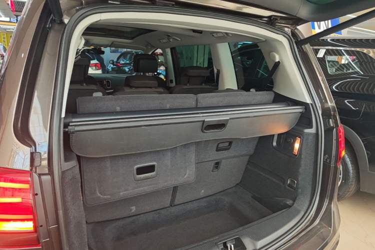 Used Volkswagen Sharan 2016 380TSI Comfort Edition 7-Seater Trunk