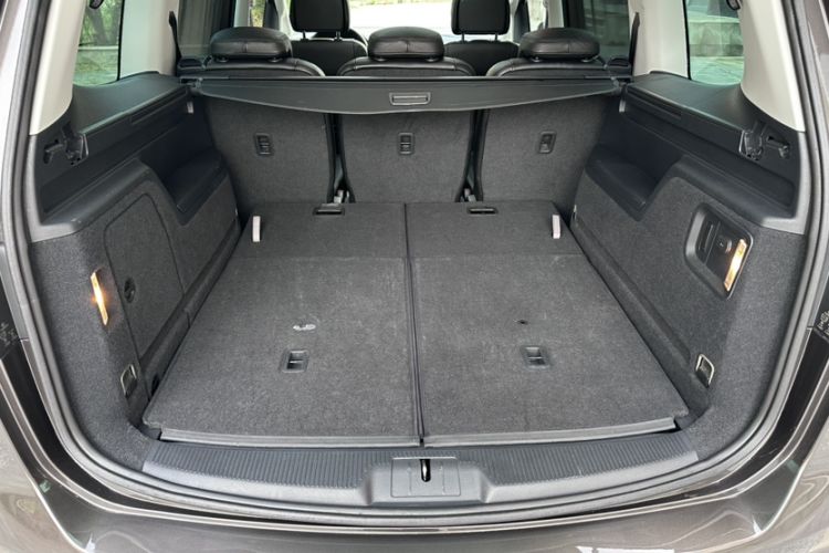 Used Volkswagen Sharan 2016 380TSI Comfort Edition 7-Seater Trunk