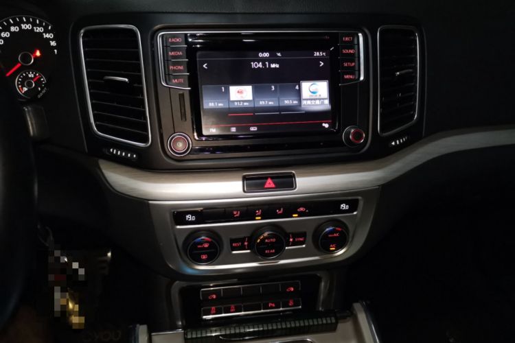 Used Volkswagen Sharan 2016 380TSI Comfort Edition 7-Seater Audio And AC Panel
