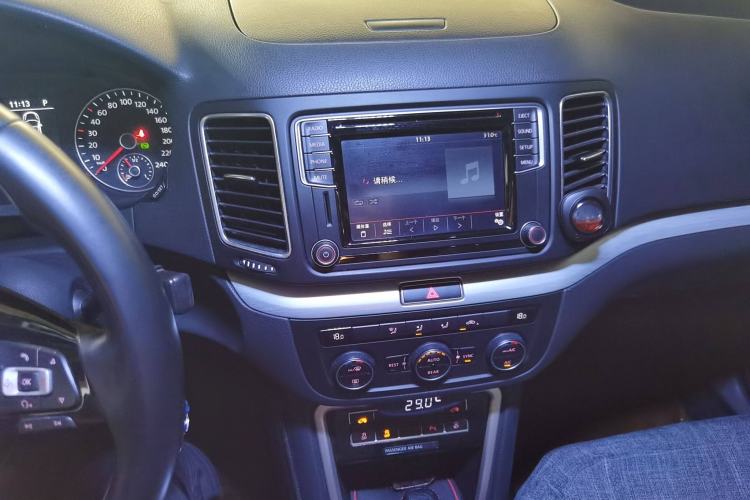 Used Volkswagen Sharan 2016 380TSI Comfort Edition 7-Seater Audio And AC Panel