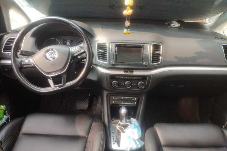 Used Volkswagen Sharan 2016 380TSI Comfort Edition 7-Seater Center Console