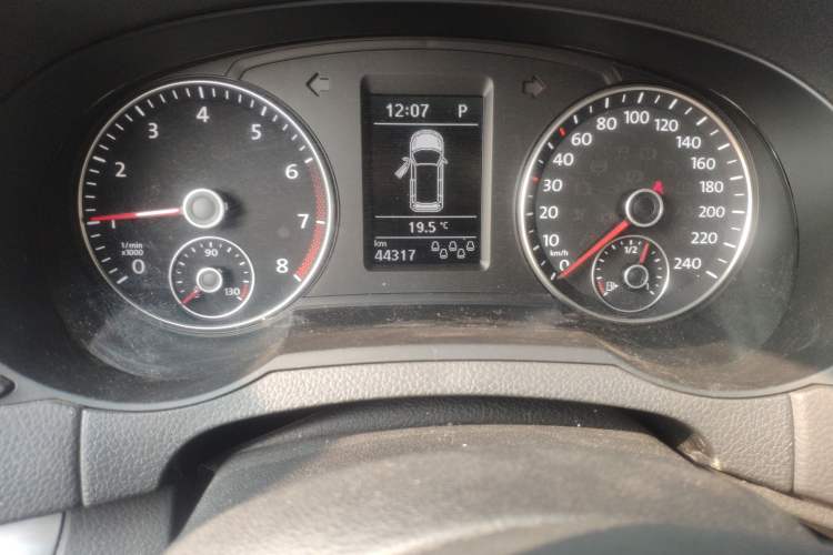 Used Volkswagen Sharan 2016 380TSI Comfort Edition 7-Seater Odometer Close Up
