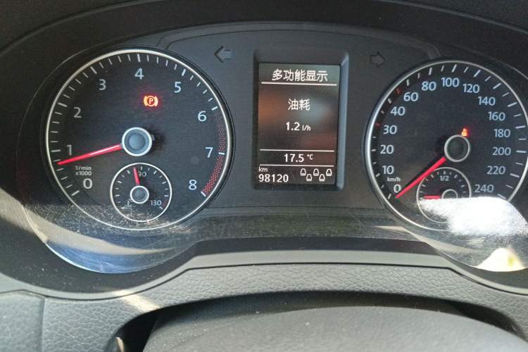 Used Volkswagen Sharan 2016 380TSI Comfort Edition 7-Seater Odometer Close Up