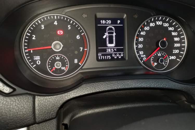 Used Volkswagen Sharan 2016 380TSI Comfort Edition 7-Seater Odometer Close Up