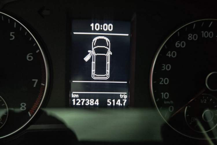 Used Volkswagen Sharan 2016 380TSI Comfort Edition 7-Seater Odometer Close Up