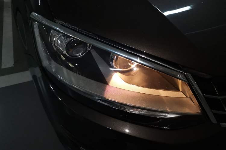 Used Volkswagen Sharan 2016 380TSI Comfort Edition 7-Seater Right Front Headlight