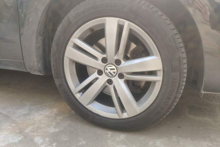 Used Volkswagen Sharan 2016 380TSI Comfort Edition 7-Seater Right Front Wheel Hub